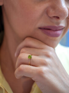 Zlatni prsten sa "cushion cut" peridotom - Slika 4