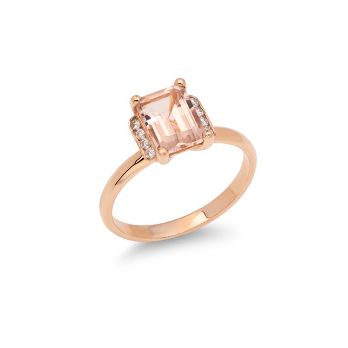 Prsten sa emerald cut morganitom i dijamantima