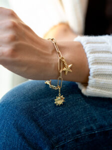Aqua Charms – Zlatni privezak "Sunce" - Slika 2
