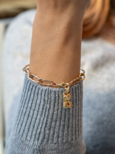 Aqua Charms – Zlatni privezak "Meda"