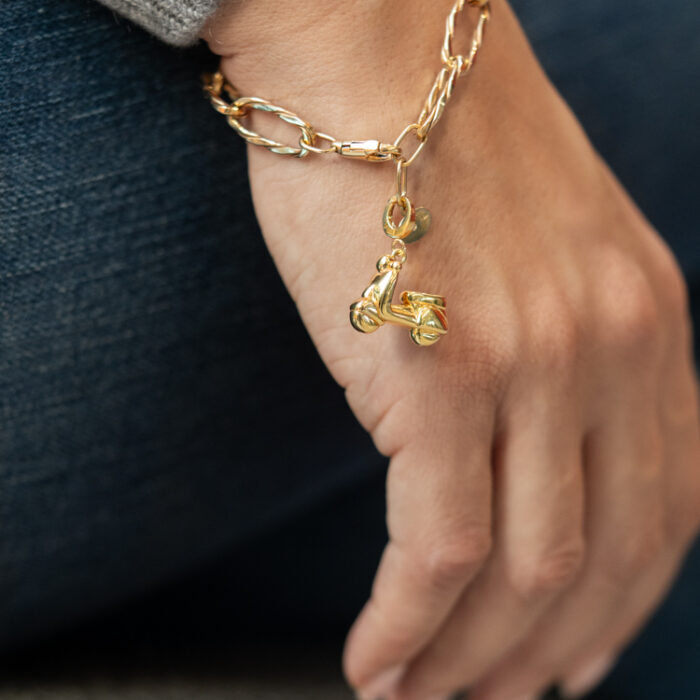 Aqua Charms – Zlatni privezak "Vespa"