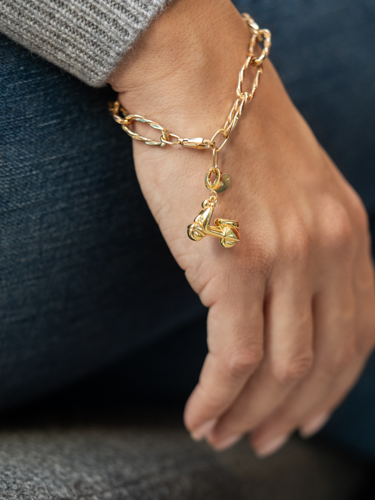 Aqua Charms – Zlatni privezak "Vespa"